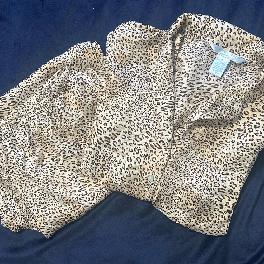 August silk 100% silk Leopard Print Pajama Set - Picture 13 of 13